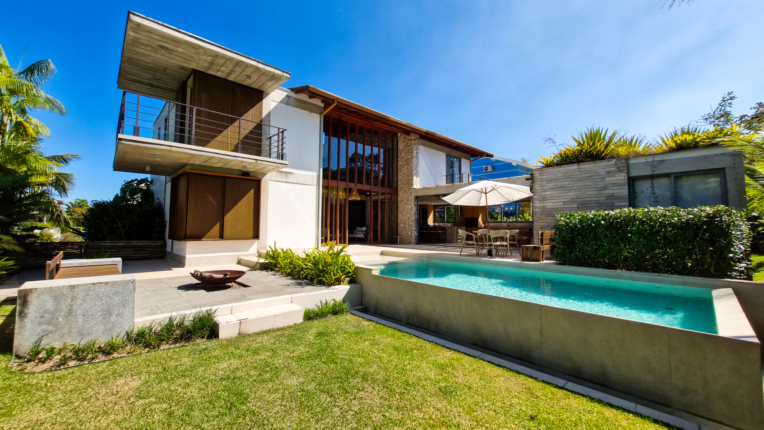 Casa para venda no Condomínio Portofino com 3 suítes na Praia de Mococa com 385m²