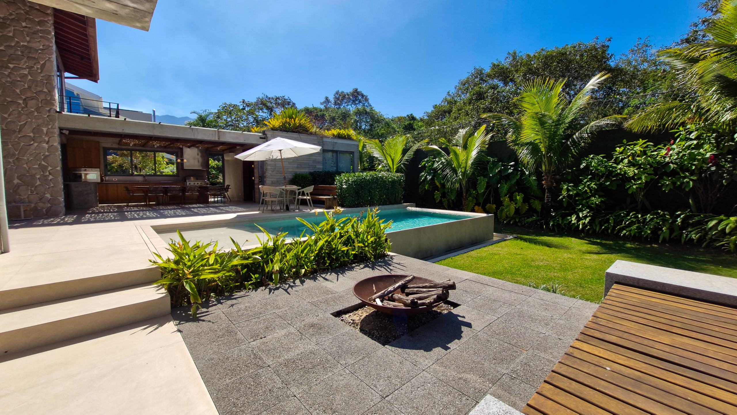 Casa para venda no Condomínio Portofino com 3 suítes na Praia de Mococa com 385m²