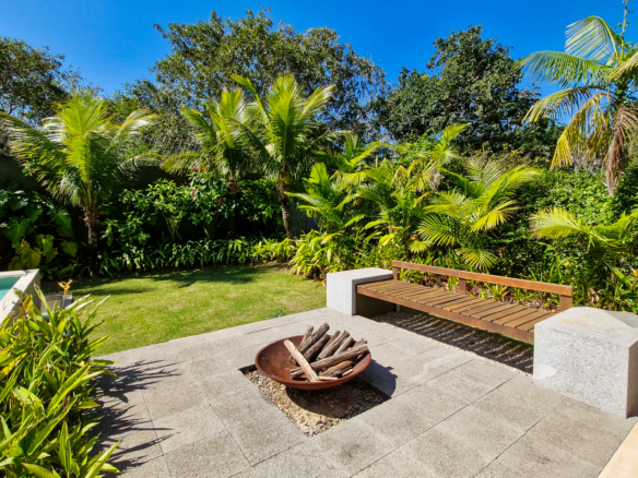 Casa para venda no Condomínio Portofino com 3 suítes na Praia de Mococa com 385m²