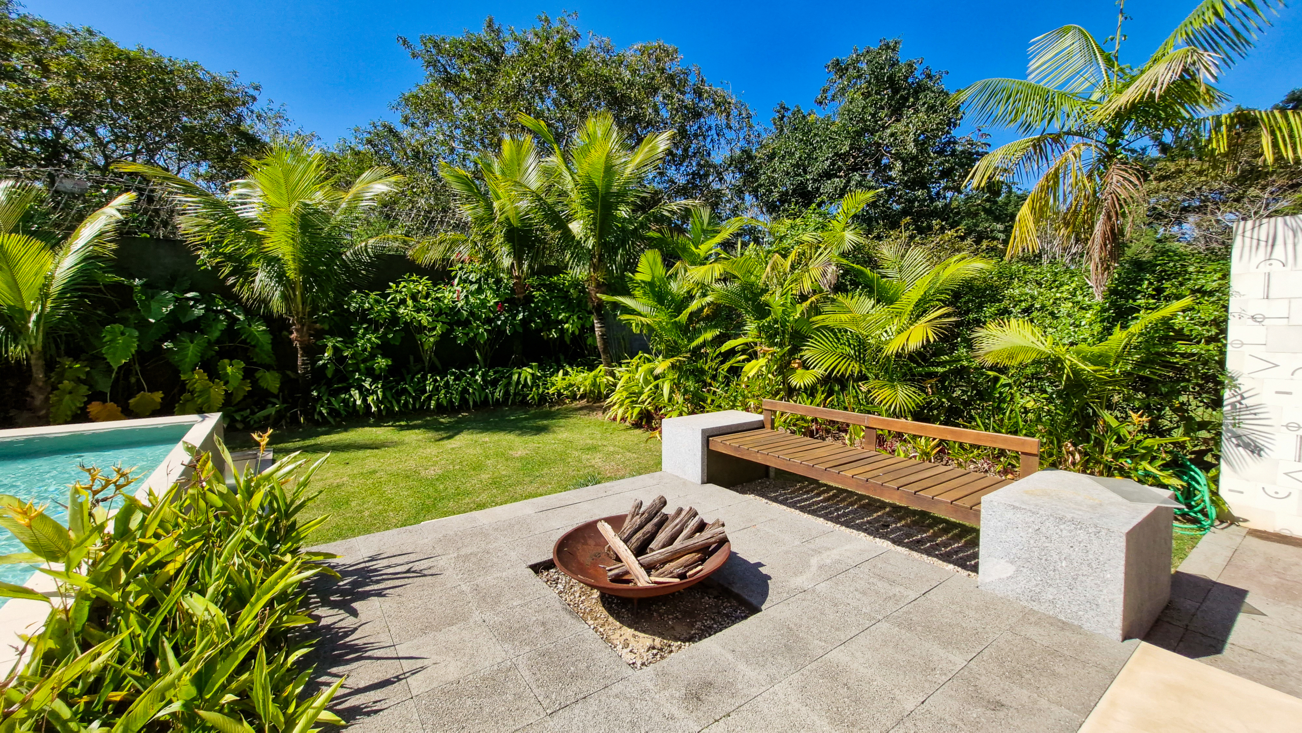 Casa para venda no Condomínio Portofino com 3 suítes na Praia de Mococa com 385m²