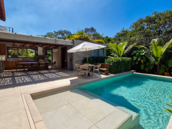 Casa para venda no Condomínio Portofino com 3 suítes na Praia de Mococa com 385m²