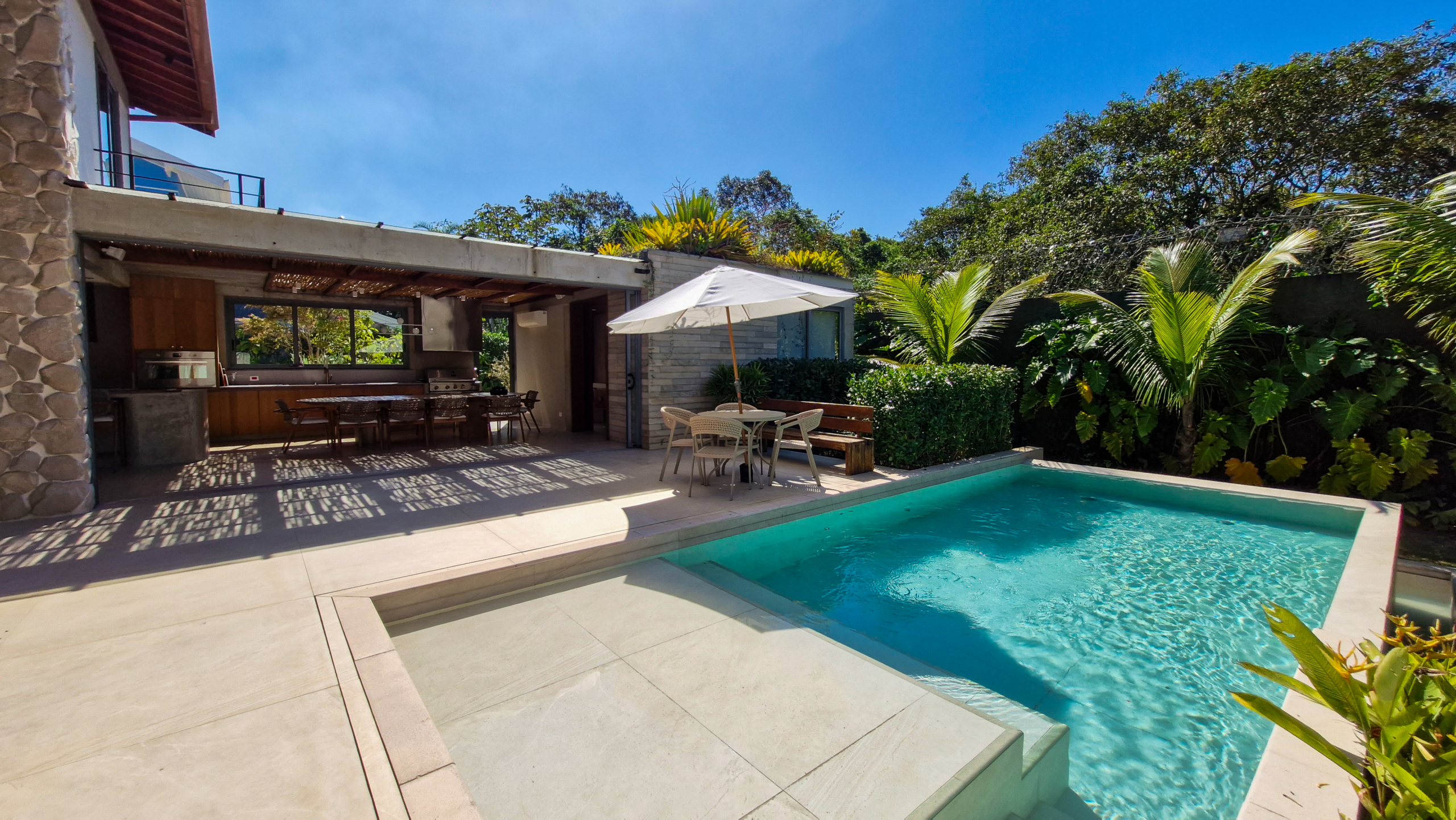Casa para venda no Condomínio Portofino com 3 suítes na Praia de Mococa com 385m²