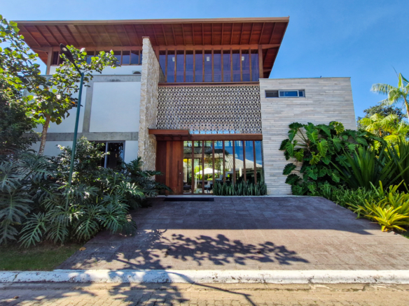 Casa para venda no Condomínio Portofino com 3 suítes na Praia de Mococa com 385m²