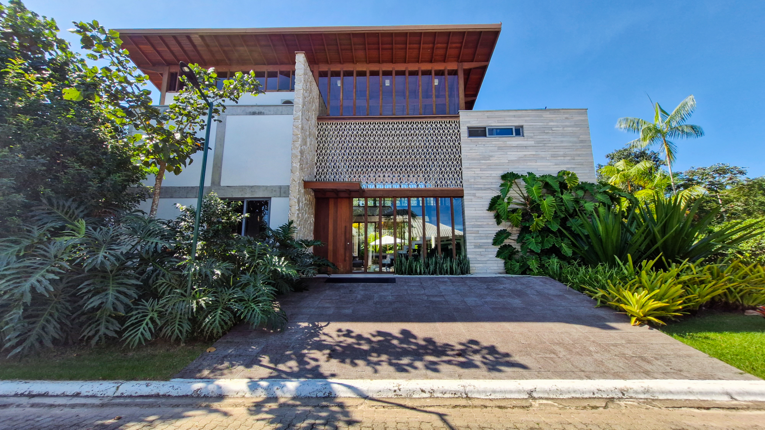 Casa para venda no Condomínio Portofino com 3 suítes na Praia de Mococa com 385m²