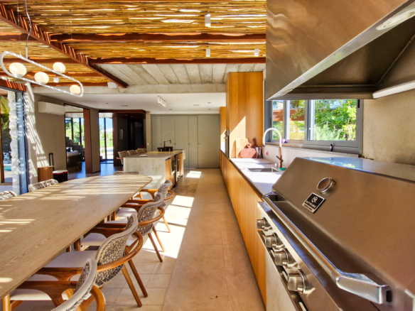 Casa para venda no Condomínio Portofino com 3 suítes na Praia de Mococa com 385m²