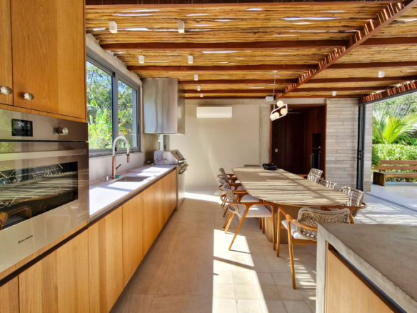 Casa para venda no Condomínio Portofino com 3 suítes na Praia de Mococa com 385m²