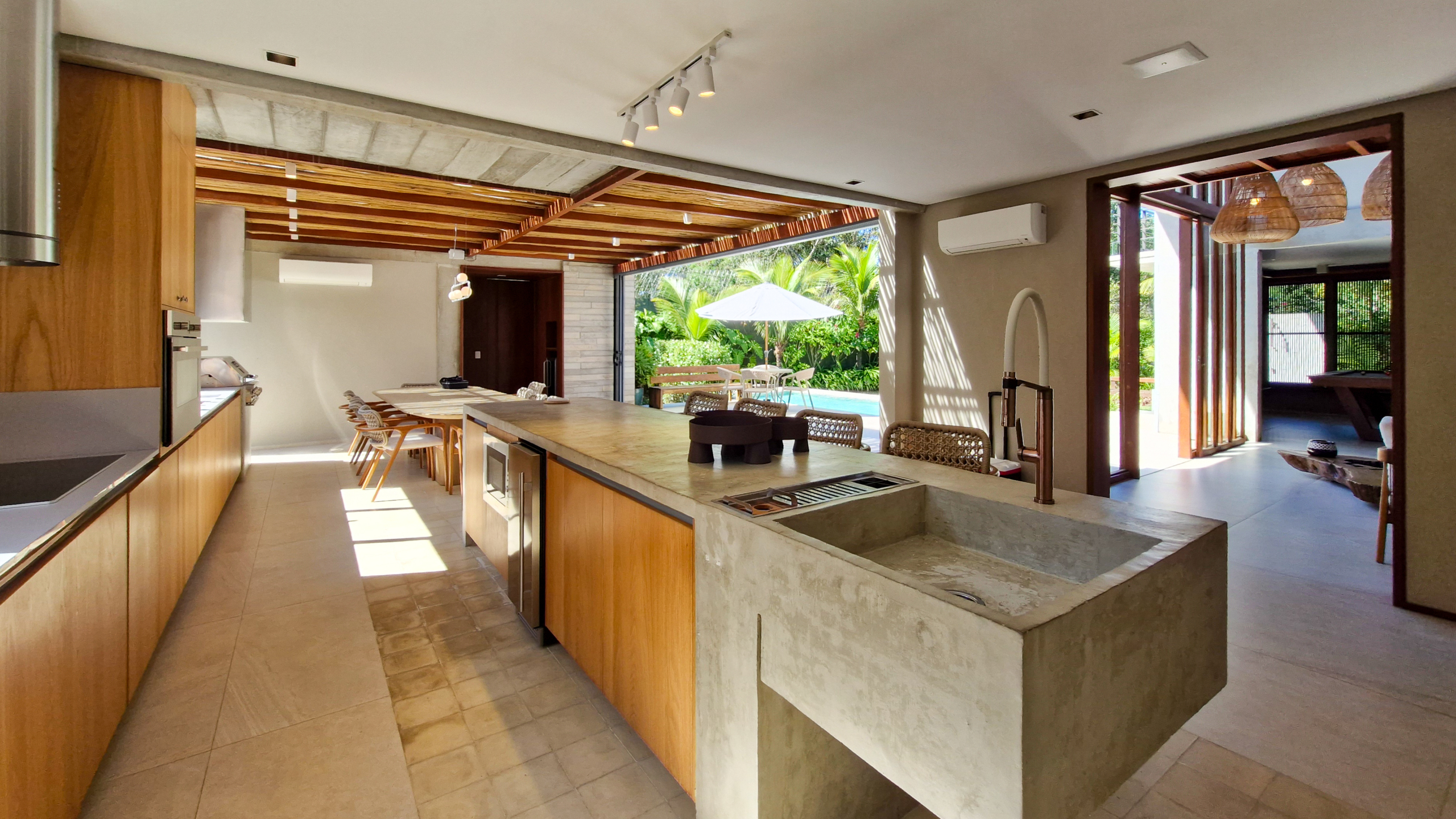Casa para venda no Condomínio Portofino com 3 suítes na Praia de Mococa com 385m²