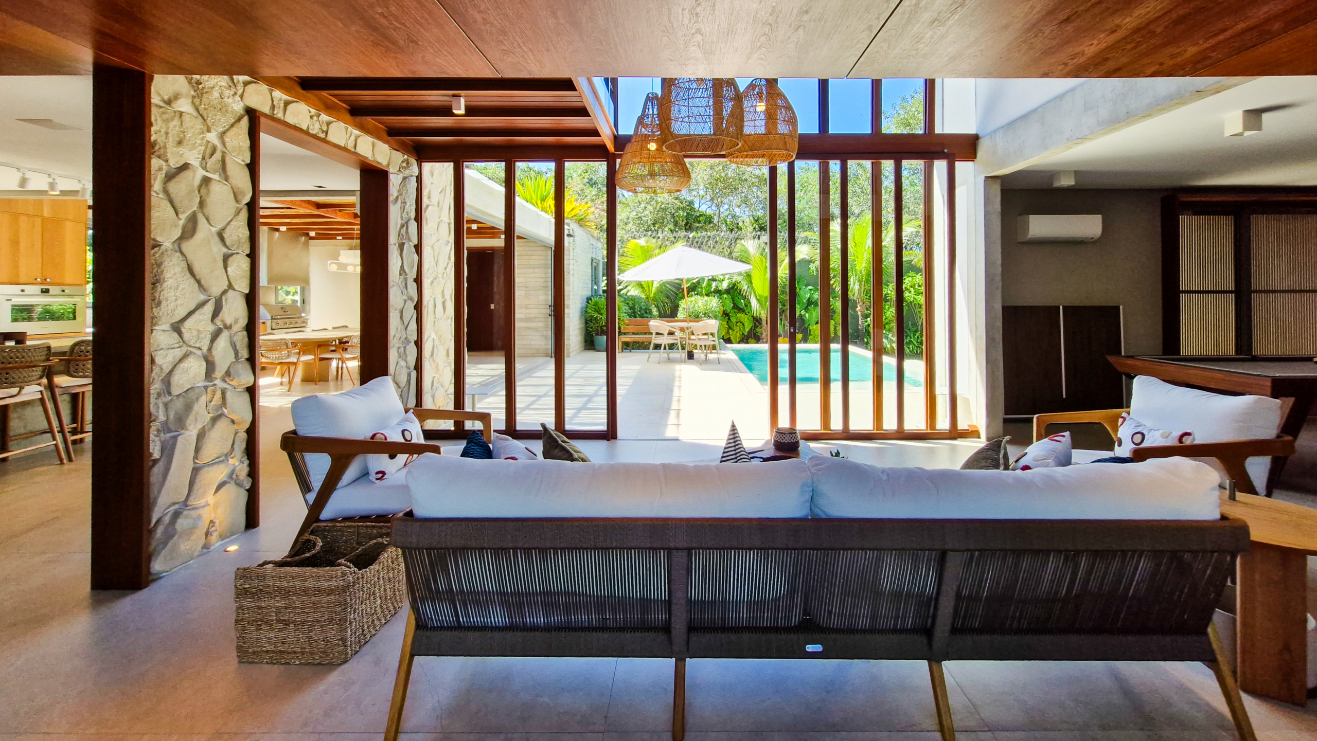 Casa para venda no Condomínio Portofino com 3 suítes na Praia de Mococa com 385m²