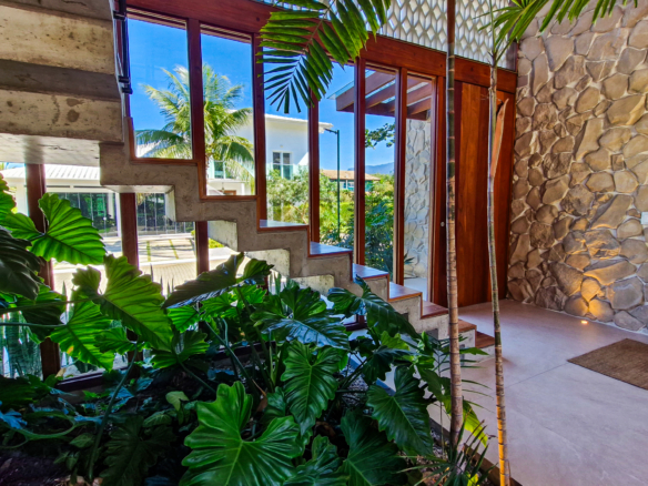 Casa para venda no Condomínio Portofino com 3 suítes na Praia de Mococa com 385m²