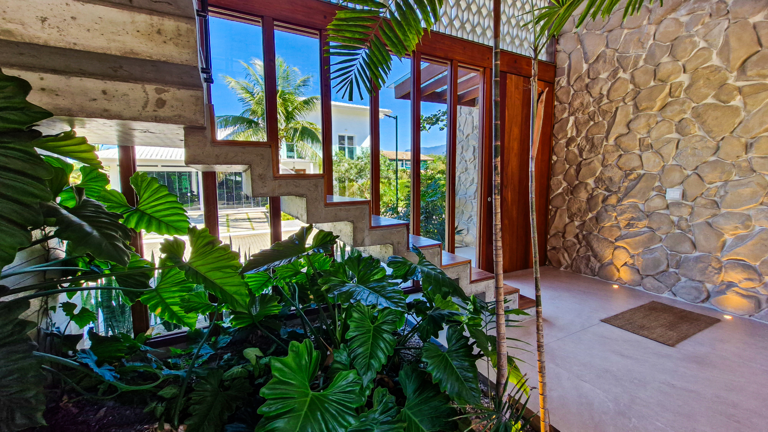 Casa para venda no Condomínio Portofino com 3 suítes na Praia de Mococa com 385m²