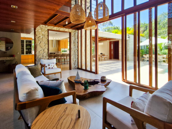 Casa para venda no Condomínio Portofino com 3 suítes na Praia de Mococa com 385m²