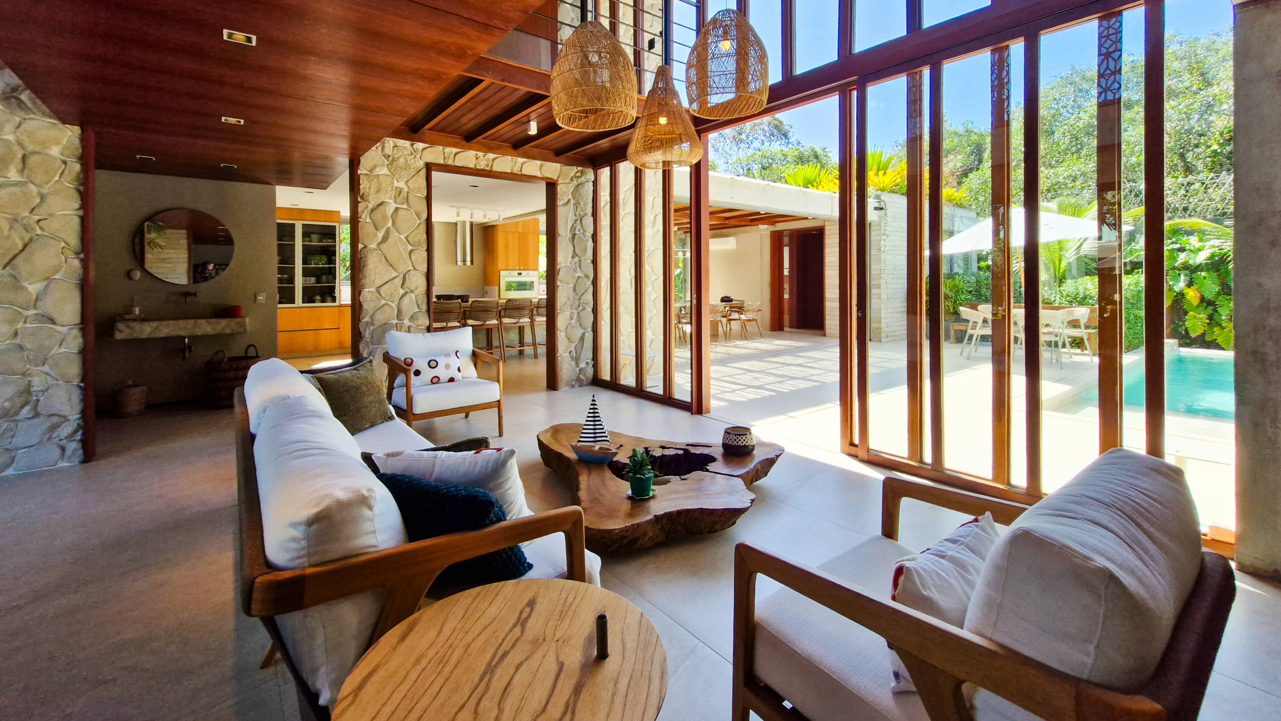 Casa para venda no Condomínio Portofino com 3 suítes na Praia de Mococa com 385m²