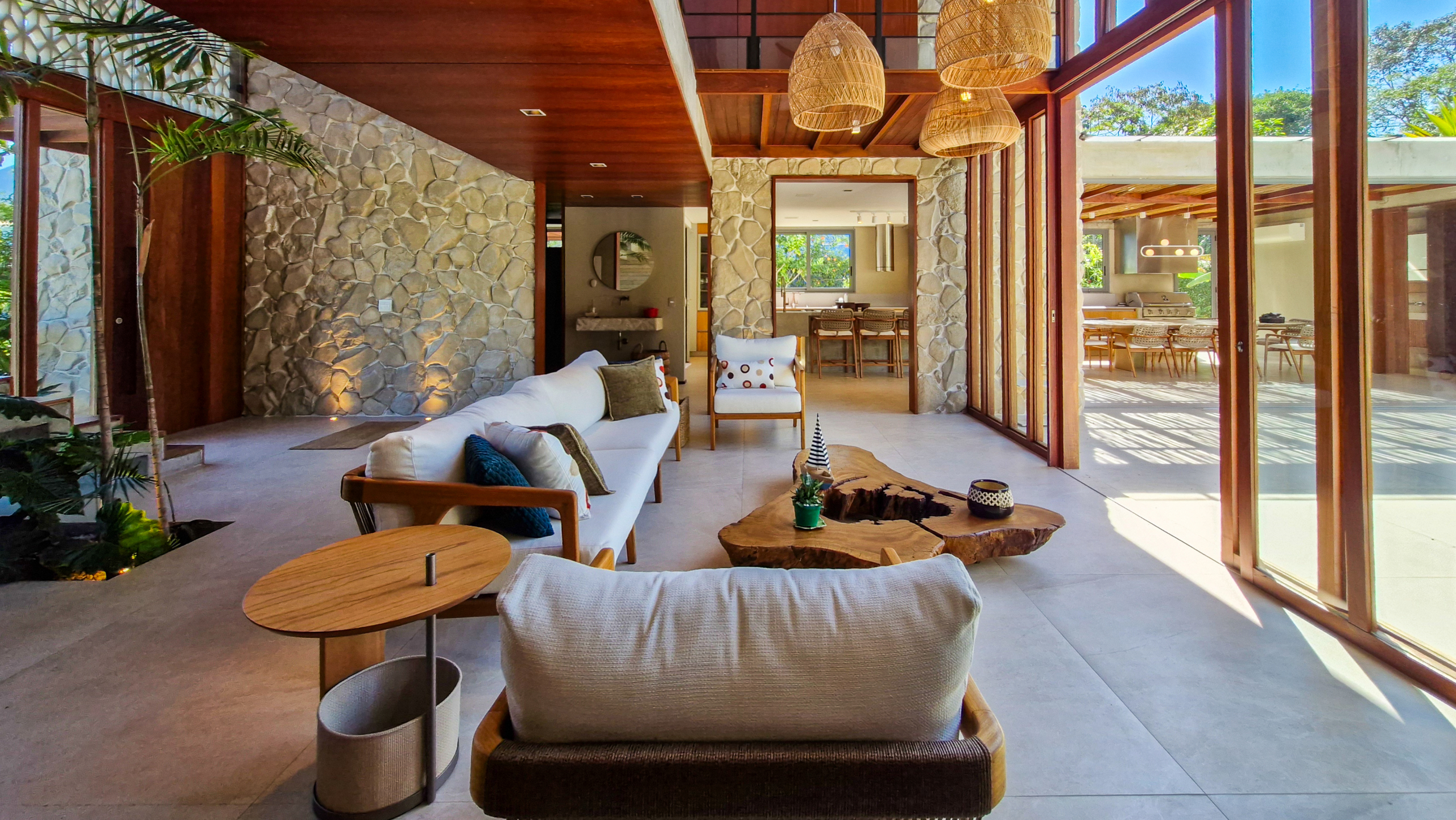 Casa para venda no Condomínio Portofino com 3 suítes na Praia de Mococa com 385m²