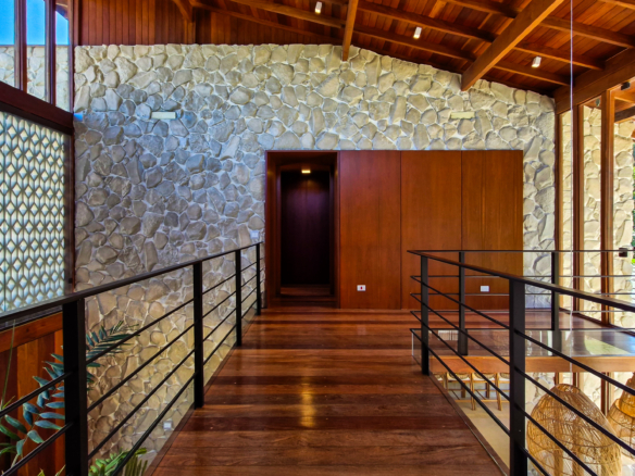 Casa para venda no Condomínio Portofino com 3 suítes na Praia de Mococa com 385m²