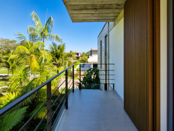 Casa para venda no Condomínio Portofino com 3 suítes na Praia de Mococa com 385m²