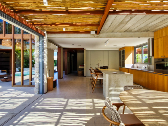 Casa para venda no Condomínio Portofino com 3 suítes na Praia de Mococa com 385m²