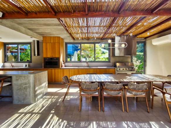 Casa para venda no Condomínio Portofino com 3 suítes na Praia de Mococa com 385m²