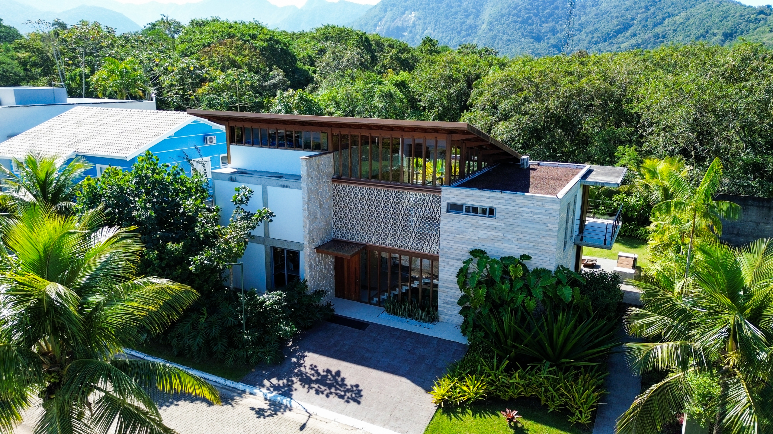 Casa para venda no Condomínio Portofino com 3 suítes na Praia de Mococa com 385m²