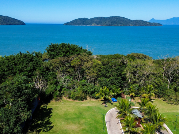 Casa para venda no Condomínio Portofino com 3 suítes na Praia de Mococa com 385m²