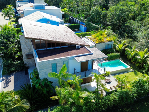 Casa para venda no Condomínio Portofino com 3 suítes na Praia de Mococa com 385m²