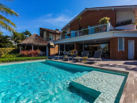Casa no Condomínio Costa Verde Tabatinga com 6 suítes, na Praia de Tabatinga com 572m²