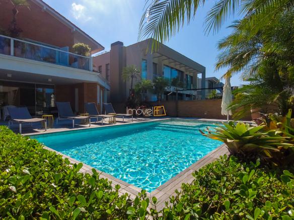 Casa no Condomínio Costa Verde Tabatinga com 6 suítes, na Praia de Tabatinga com 572m²
