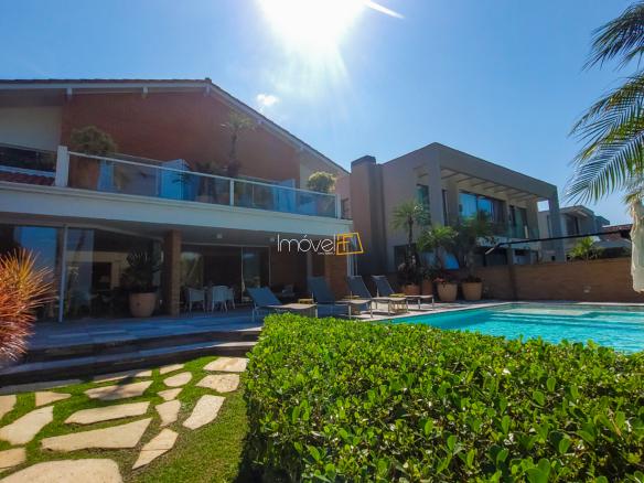 Casa no Condomínio Costa Verde Tabatinga com 6 suítes, na Praia de Tabatinga com 572m²