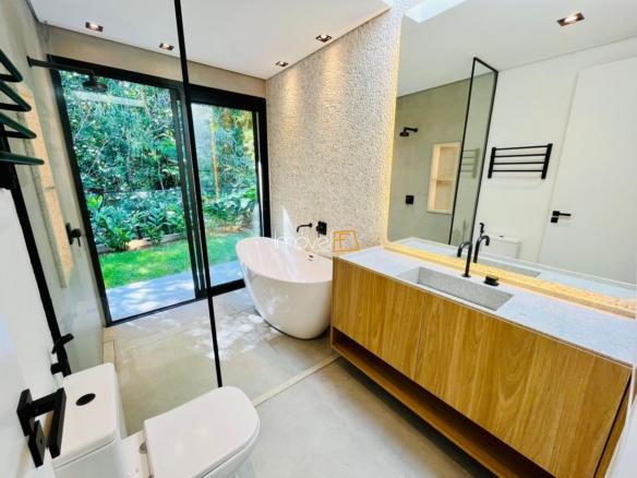 Casa de Condomínio para Venda com 4 suítes em Riviera de São Lourenço