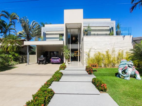 Casa à Venda no Condomínio Costa Verde Tabatinga com 7 suítes, na Praia de Tabatinga com 650m²
