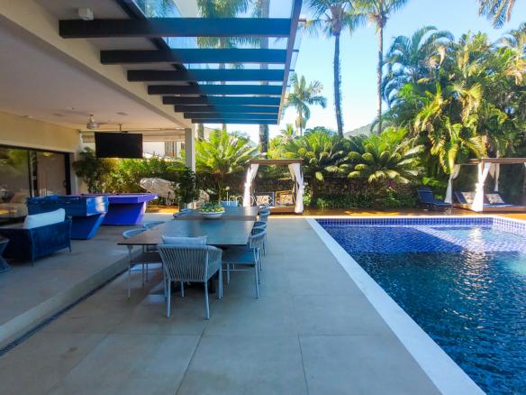 Casa à Venda no Condomínio Costa Verde Tabatinga com 7 suítes, na Praia de Tabatinga com 650m²