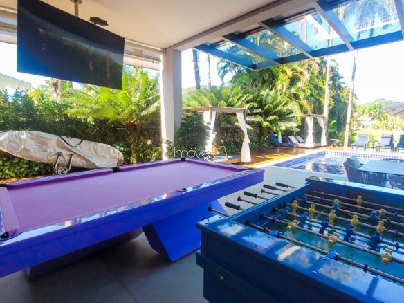 Casa à Venda no Condomínio Costa Verde Tabatinga com 7 suítes, na Praia de Tabatinga com 650m²