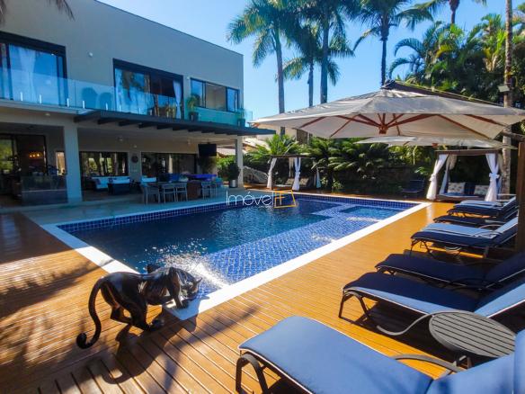 Casa à Venda no Condomínio Costa Verde Tabatinga com 7 suítes, na Praia de Tabatinga com 650m²