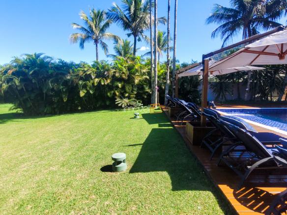 Casa à Venda no Condomínio Costa Verde Tabatinga com 7 suítes, na Praia de Tabatinga com 650m²