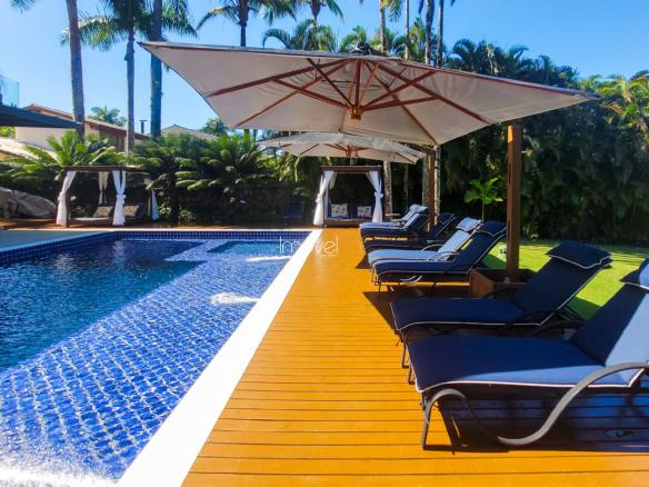 Casa à Venda no Condomínio Costa Verde Tabatinga com 7 suítes, na Praia de Tabatinga com 650m²