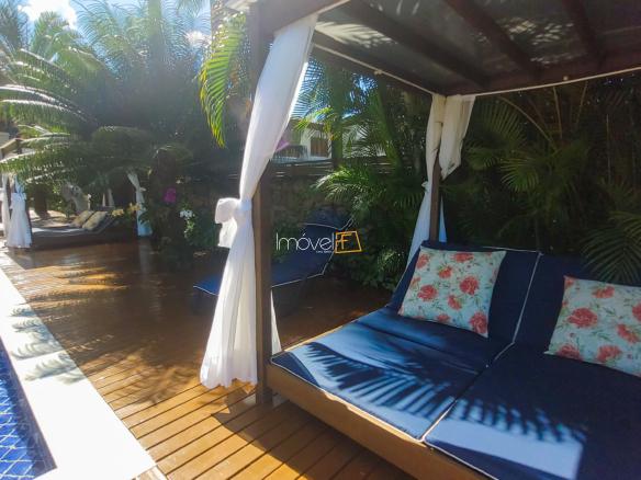 Casa à Venda no Condomínio Costa Verde Tabatinga com 7 suítes, na Praia de Tabatinga com 650m²