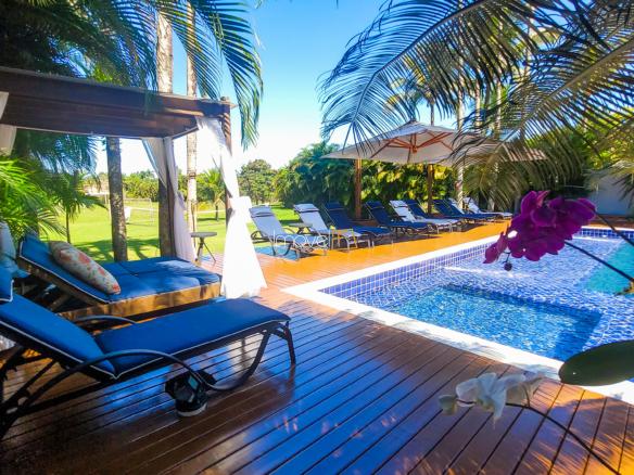 Casa à Venda no Condomínio Costa Verde Tabatinga com 7 suítes, na Praia de Tabatinga com 650m²