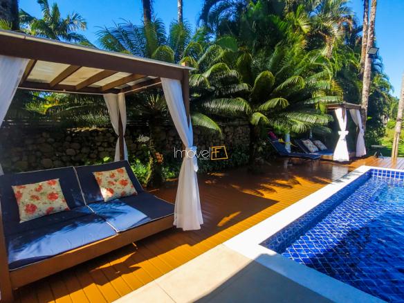 Casa à Venda no Condomínio Costa Verde Tabatinga com 7 suítes, na Praia de Tabatinga com 650m²