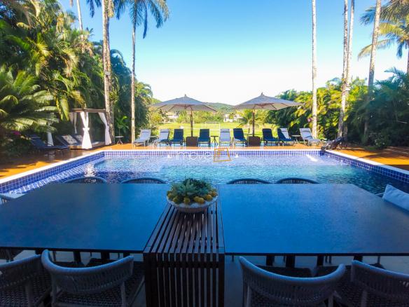 Casa à Venda no Condomínio Costa Verde Tabatinga com 7 suítes, na Praia de Tabatinga com 650m²