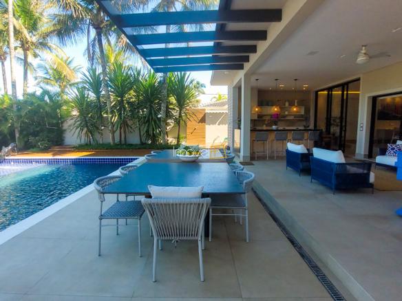 Casa à Venda no Condomínio Costa Verde Tabatinga com 7 suítes, na Praia de Tabatinga com 650m²