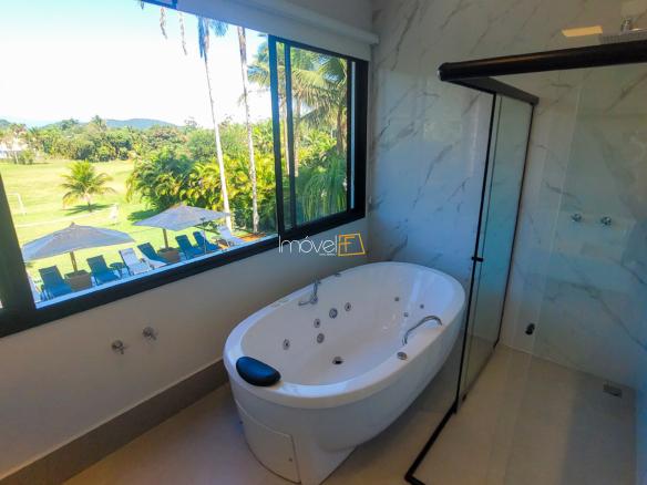 Casa à Venda no Condomínio Costa Verde Tabatinga com 7 suítes, na Praia de Tabatinga com 650m²
