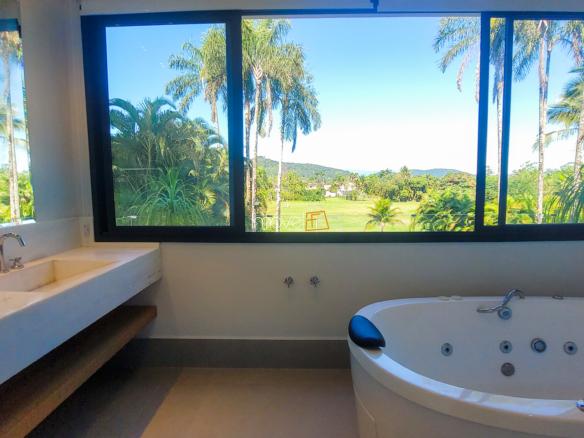 Casa à Venda no Condomínio Costa Verde Tabatinga com 7 suítes, na Praia de Tabatinga com 650m²