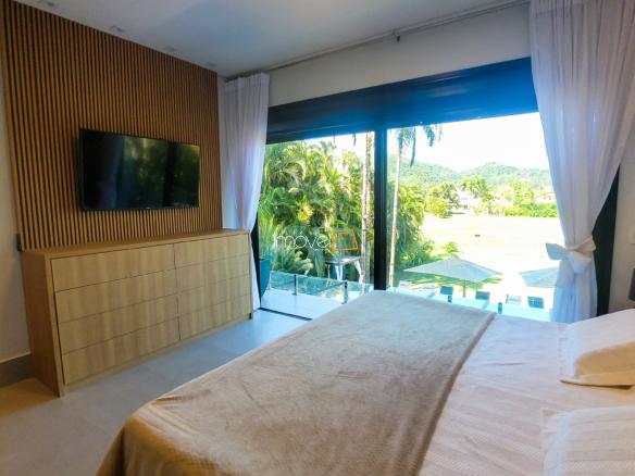 Casa à Venda no Condomínio Costa Verde Tabatinga com 7 suítes, na Praia de Tabatinga com 650m²