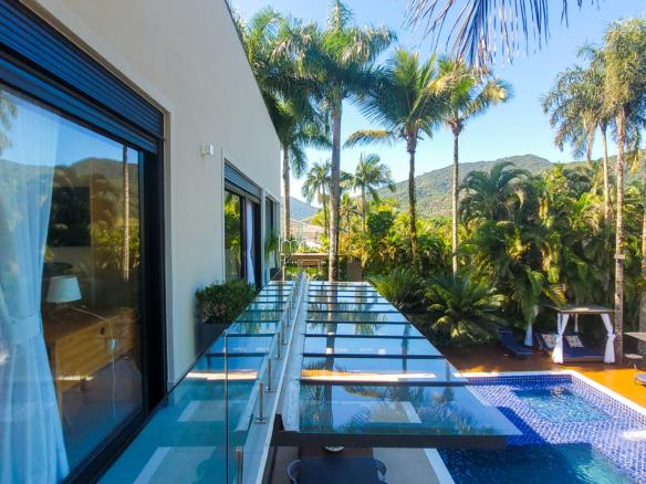 Casa à Venda no Condomínio Costa Verde Tabatinga com 7 suítes, na Praia de Tabatinga com 650m²
