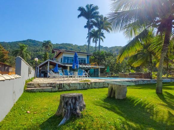 Casa para Venda com 10 quartos, em Fortaleza com 750m²