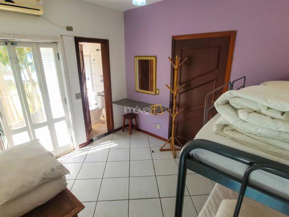 Casa para Venda com 10 quartos, em Fortaleza com 750m²
