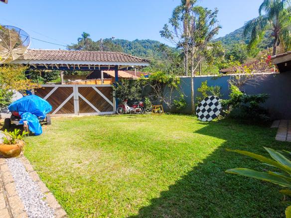 Casa para Venda com 10 quartos, em Fortaleza com 750m²