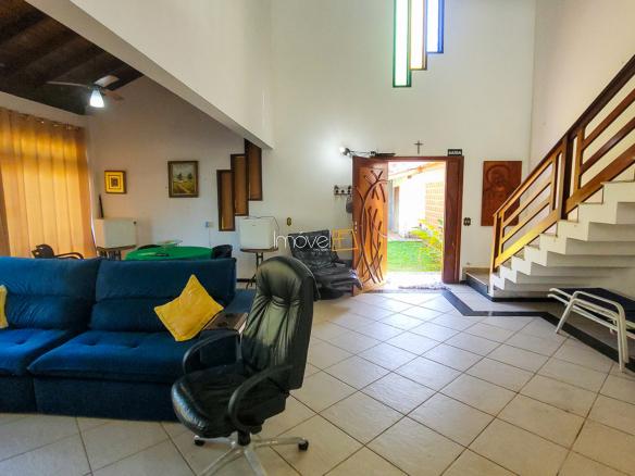 Casa para Venda com 10 quartos, em Fortaleza com 750m²