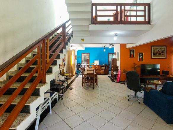 Casa para Venda com 10 quartos, em Fortaleza com 750m²
