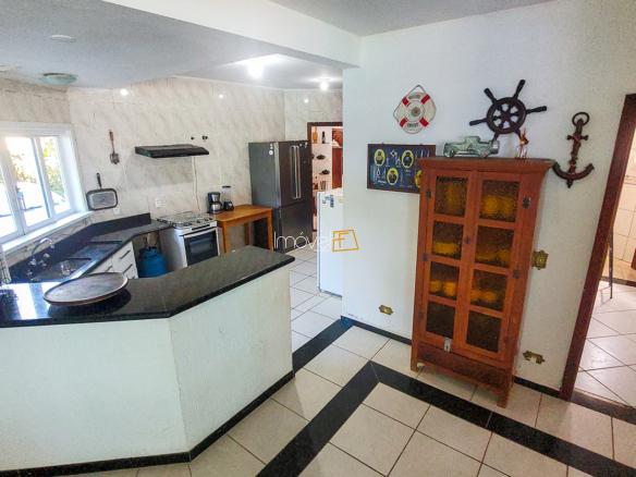 Casa para Venda com 10 quartos, em Fortaleza com 750m²