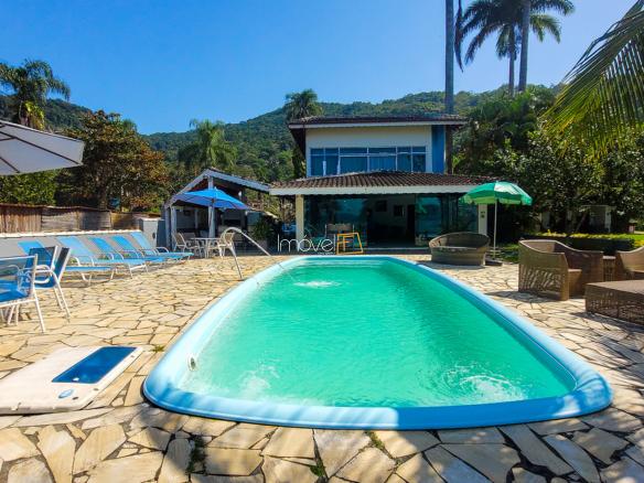 Casa para Venda com 10 quartos, em Fortaleza com 750m²